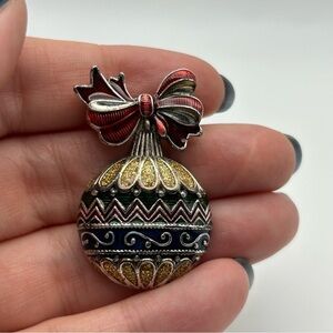 Avon Holiday Cheer Ornament Brooch Christmas Holidays with Red Bow